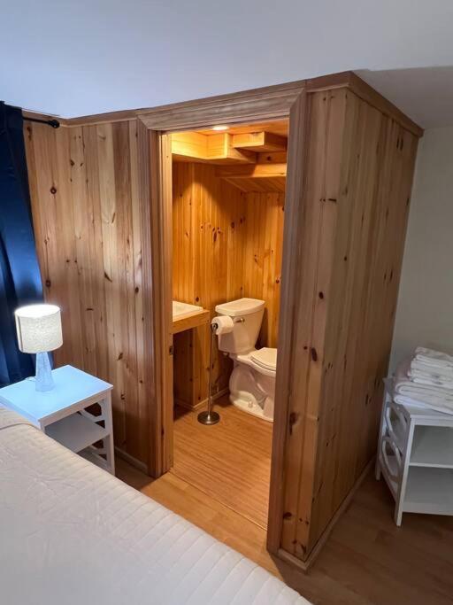 Historic Corner Apartment With Patio & Off Street Parking Portland Kültér fotó