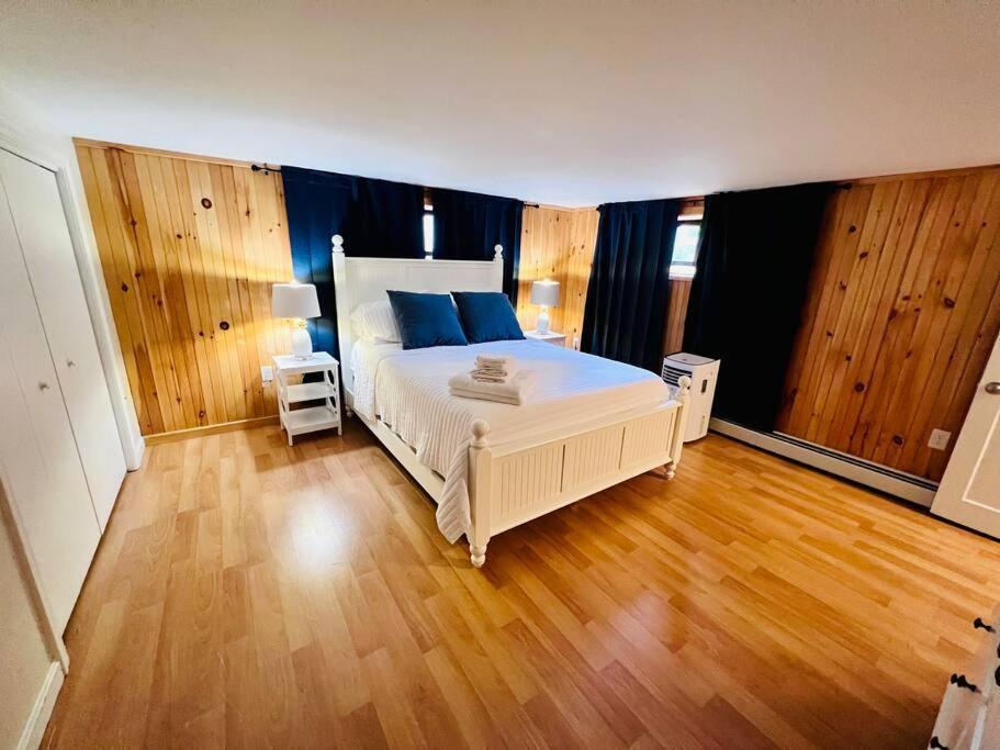 Historic Corner Apartment With Patio & Off Street Parking Portland Kültér fotó